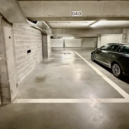 Sunny Duplex In Center *